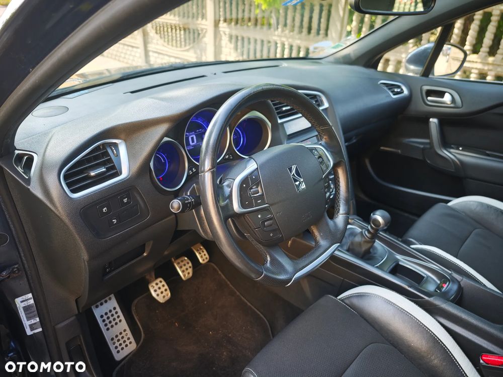 Citroën DS4 e-HDi 110 SoChic - 19