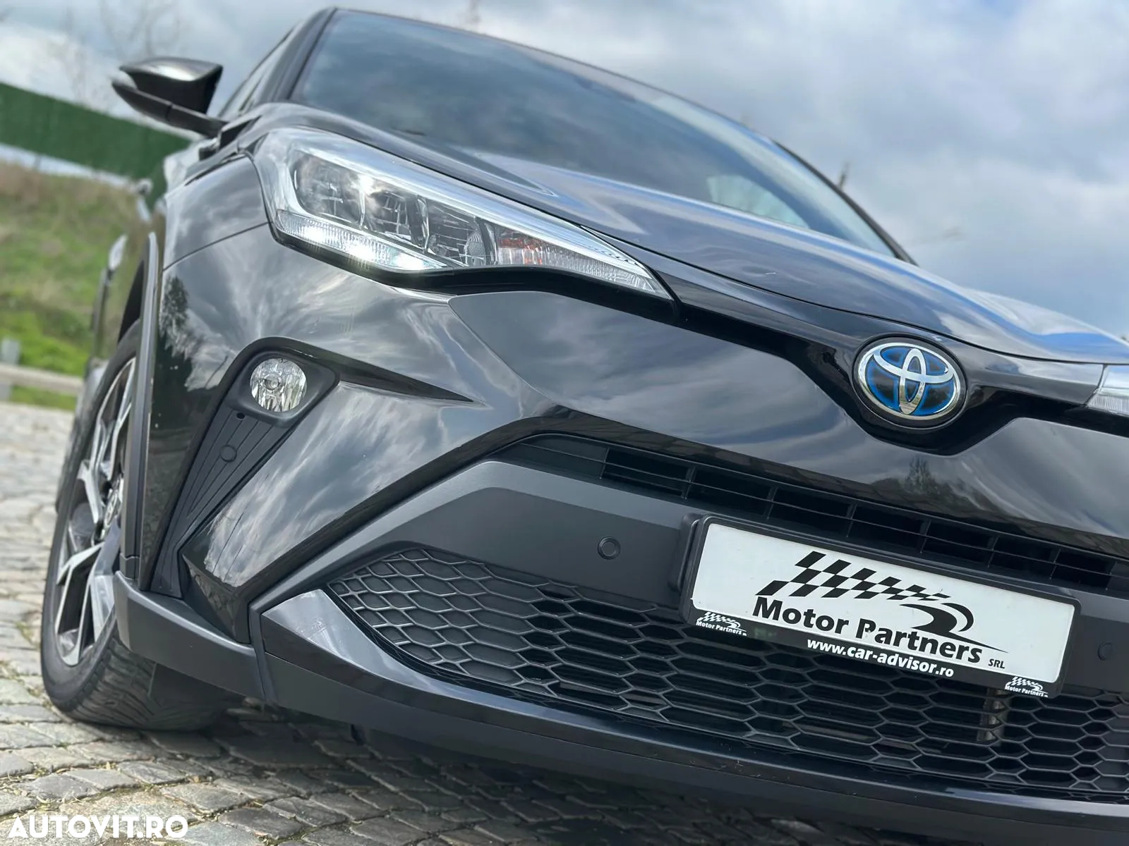 Toyota C-HR 2.0 HSD 184 CP 4x2 CVT Classy Bi-Tone - 8