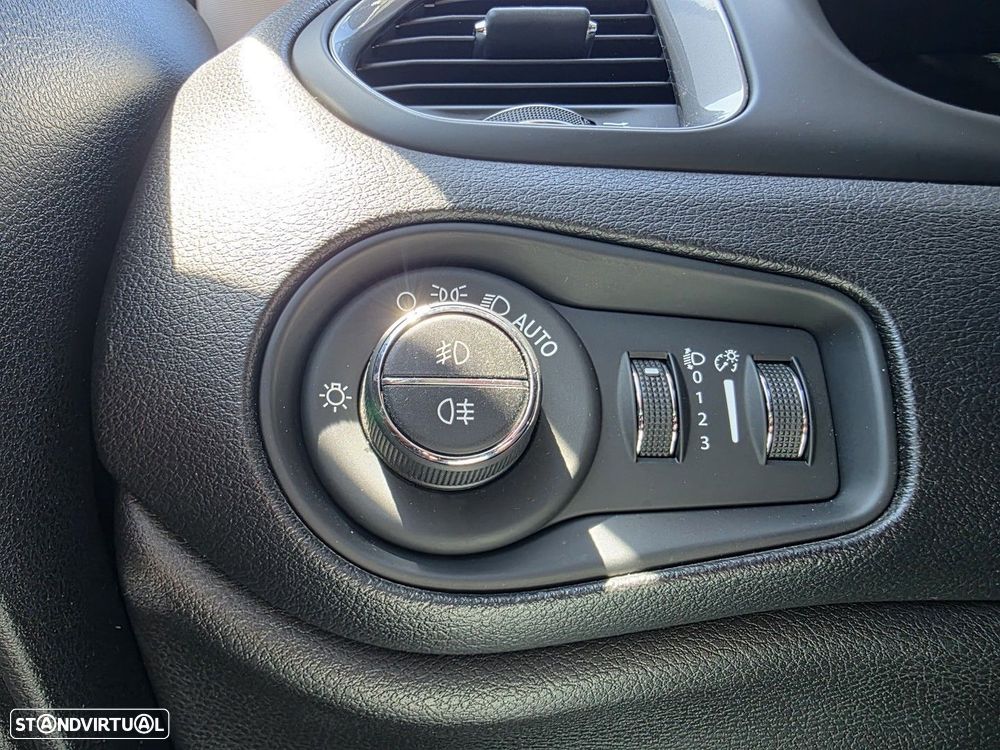 Jeep Renegade 1.0 T Limited - 28