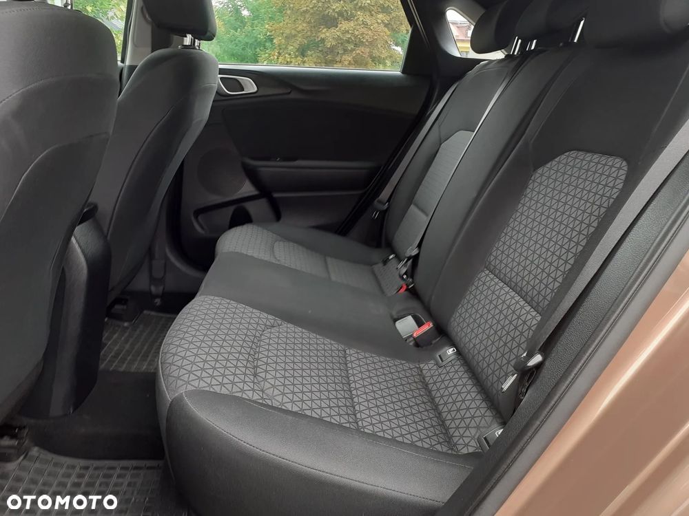 Kia Ceed - 16