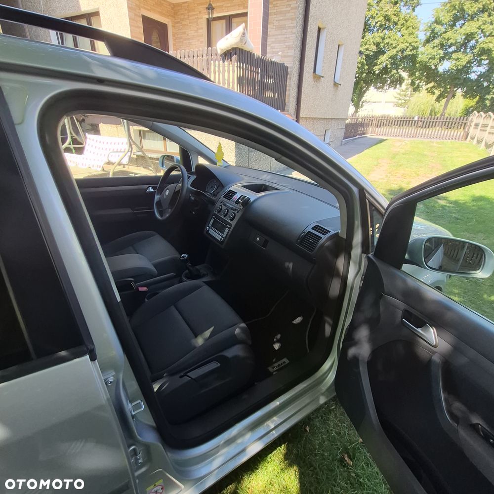 Volkswagen Touran 1.6 - 10