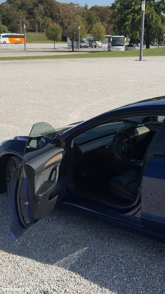 Tesla Model 3 - 9