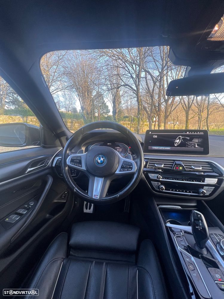 BMW 530 e Pack Desportivo M - 8