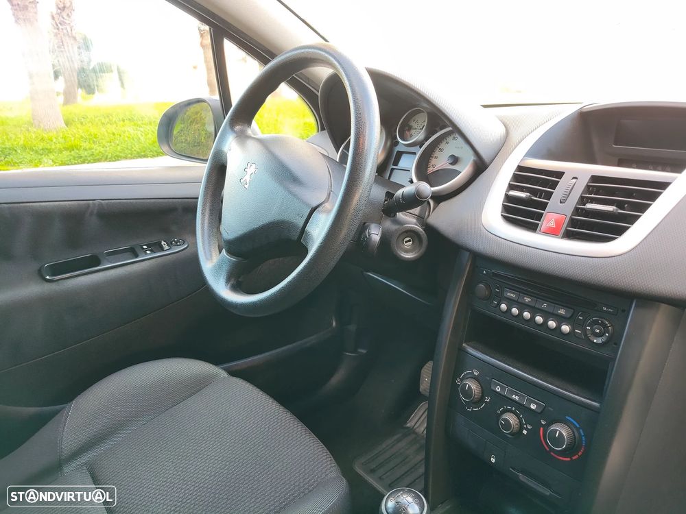 Peugeot 207 1.4 16V SE Millesim 200 Anos - 16