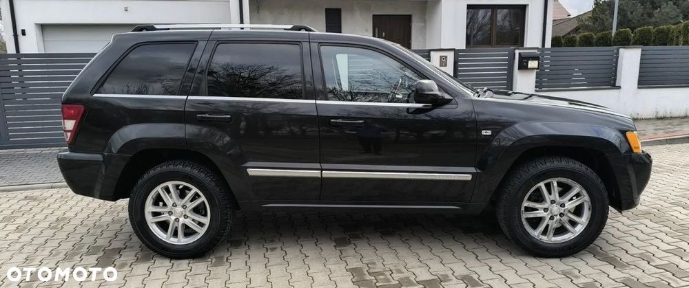 Jeep Grand Cherokee - 22