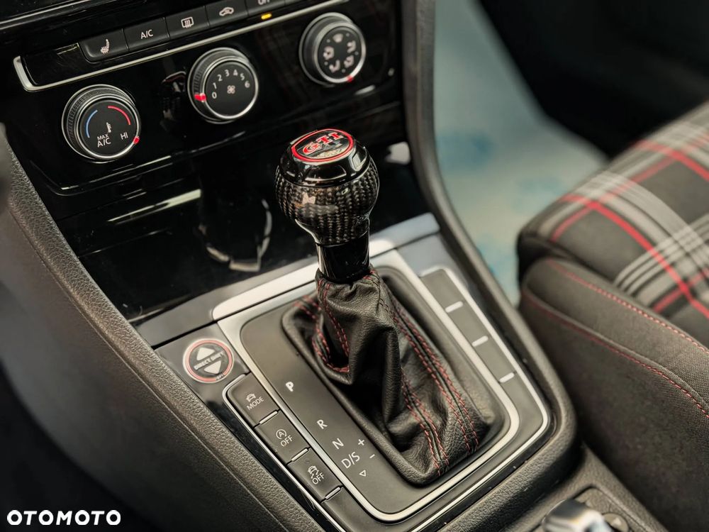 Volkswagen Golf 2.0 TSI GTI DSG - 19
