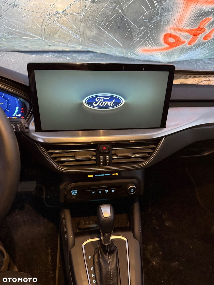 Ford Focus 1.0 EcoBoost Hybrid ACTIVE X - 34