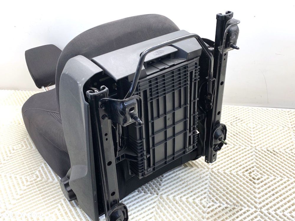 FOTEL PRAWY PRZÓD  FORD TRANSIT COURIER B460 Nadwozie pełne/minivan 2014 - 2022 1.0 EcoBoost 74 kW - 7
