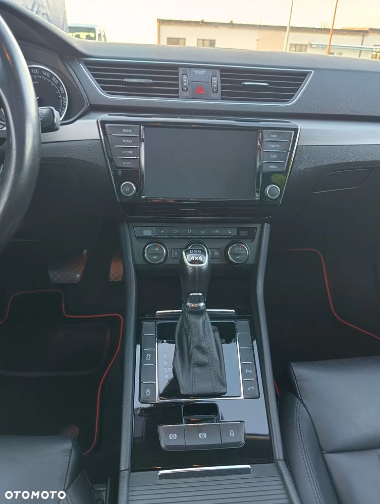 Skoda Superb Combi 2.0 TDI 4x4 DSG Style - 11