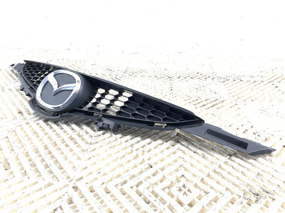 ATRAPA GRILL  MAZDA 2 (DE_, DH_) 2007 - 2015 1.3 (DE3FS) 63 kW [86 KM] benzyna 2007 - 2015 D65150711 - 2