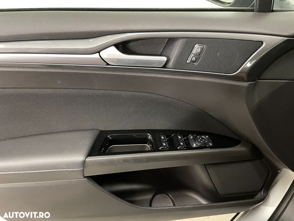 Ford Mondeo 2.0 HEV Titanium - 25