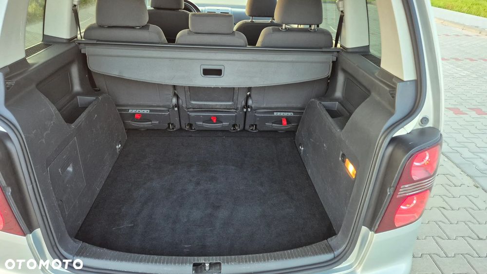 Volkswagen Touran 2.0 TDI Highline - 24