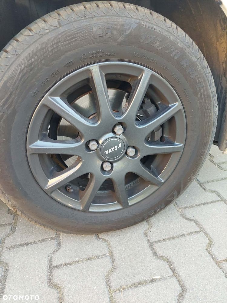 Toyota Yaris - 14