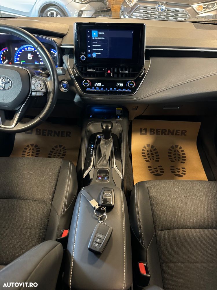 Toyota Corolla 1.8 Hybrid Team Deutschland - 12