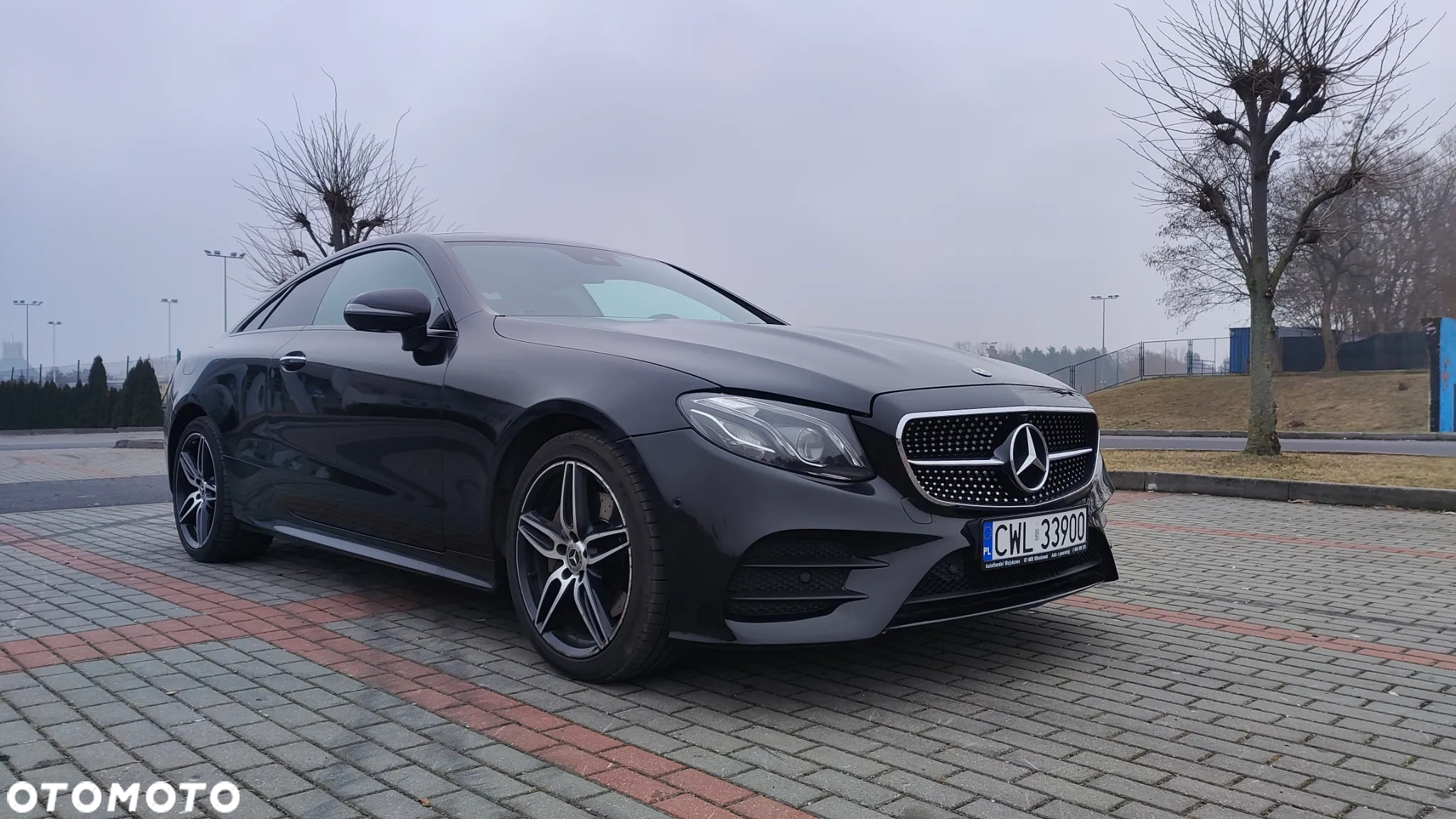 Mercedes-Benz Klasa E 220 d 4Matic Coupe 9G-TRONIC AMG Line - 3