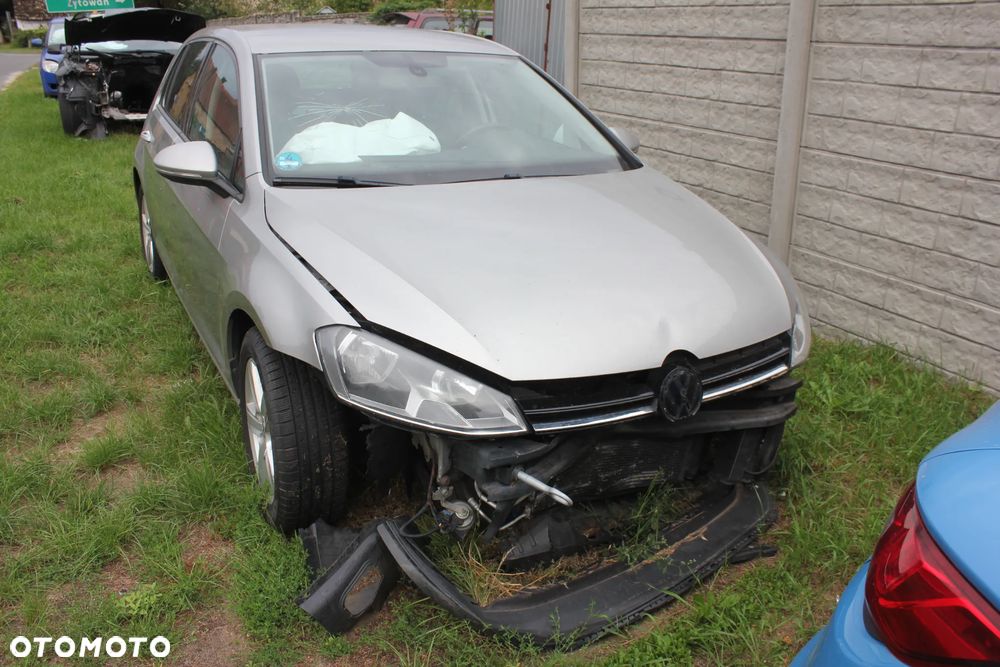 Volkswagen Golf - 1