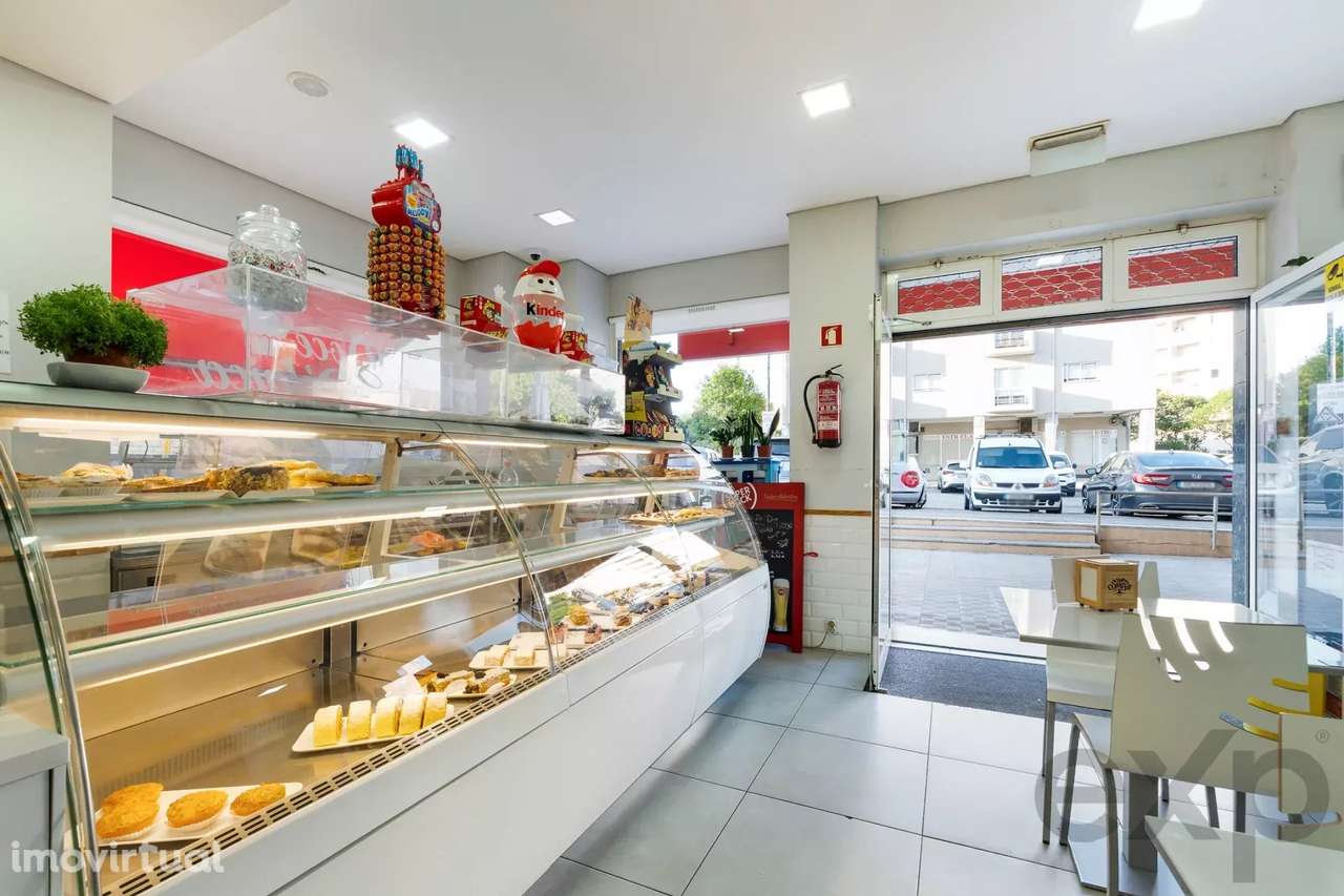 Pastelaria com Fábrica e Esplanadas – Rua da Bélgica, Canidelo - Grande imagem: 4/25