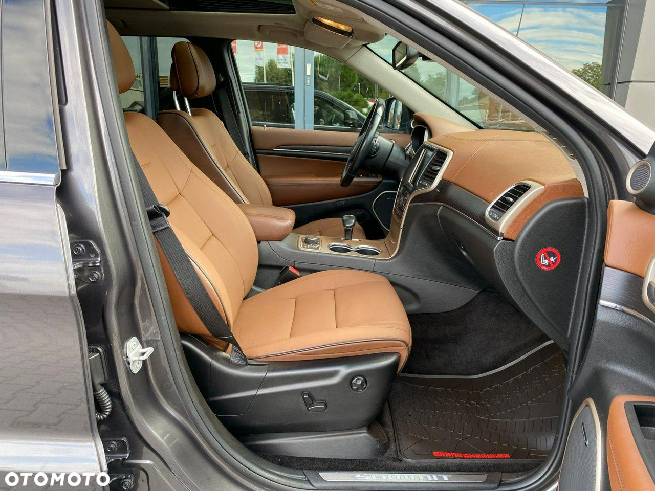 Jeep Grand Cherokee - 16