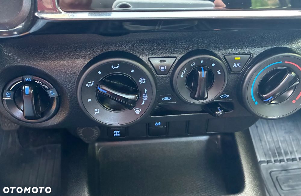 Toyota Hilux 2.4 D-4D Double Cab DLX 4x4 - 33