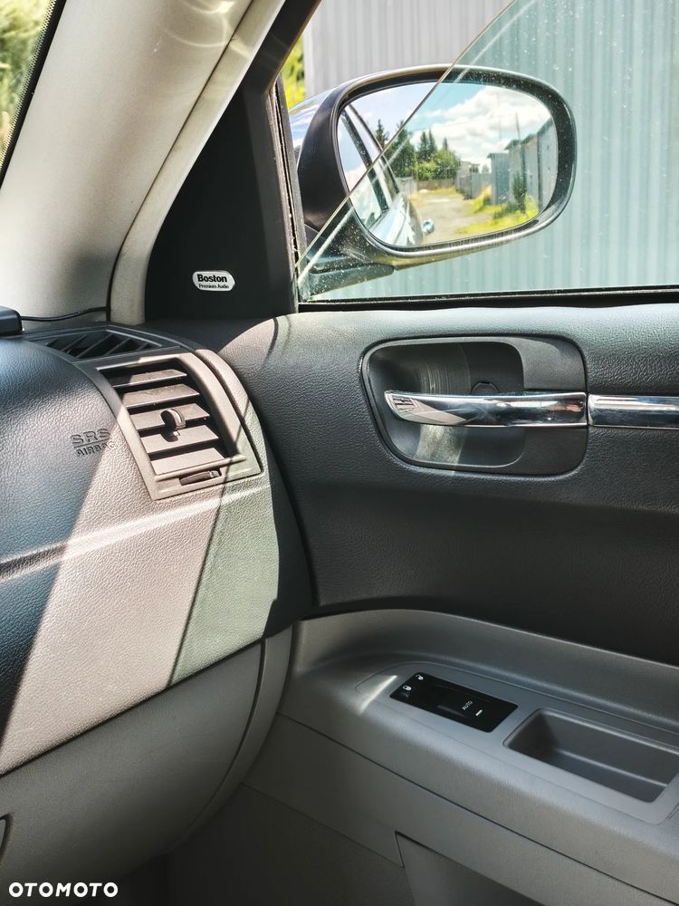 Chrysler 300C 5.7 V8 Hemi - 14