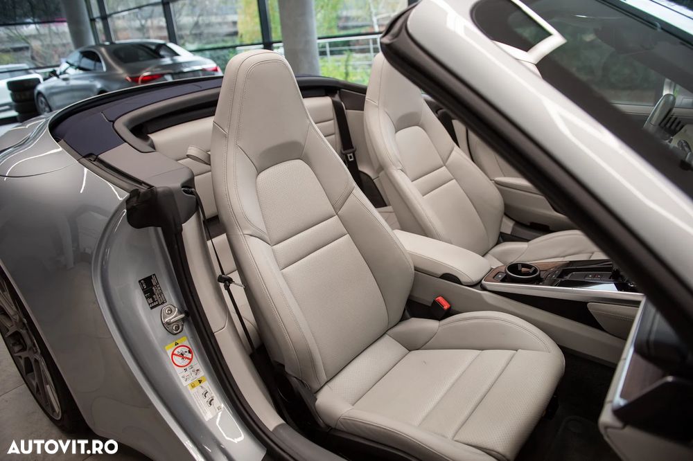 Porsche 911 Carrera Cabriolet PDK - 35