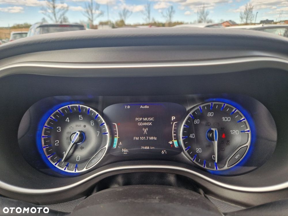 Chrysler Pacifica - 12