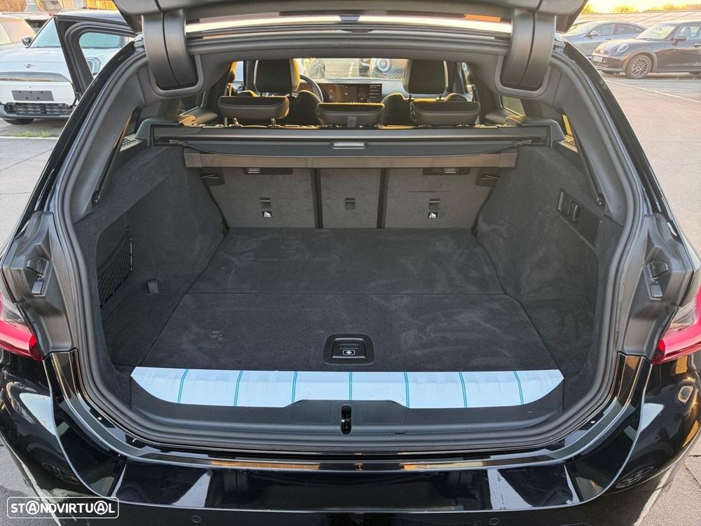 BMW 330 e Pack Desportivo M Pro Auto - 11