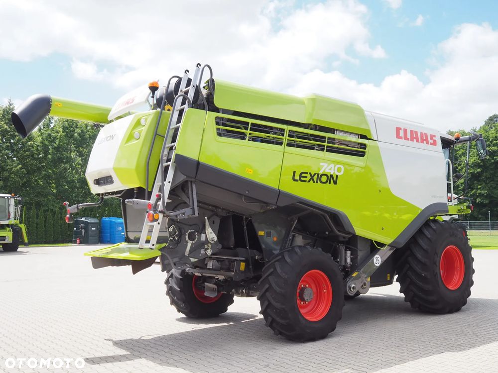 Claas Lexion 740 4x4 + V680 - 4