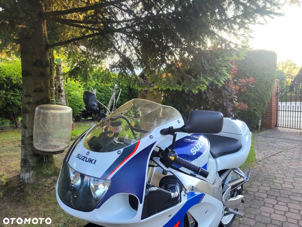 Suzuki GSX-R - 16
