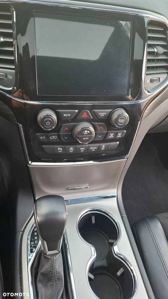 Jeep Grand Cherokee - 29