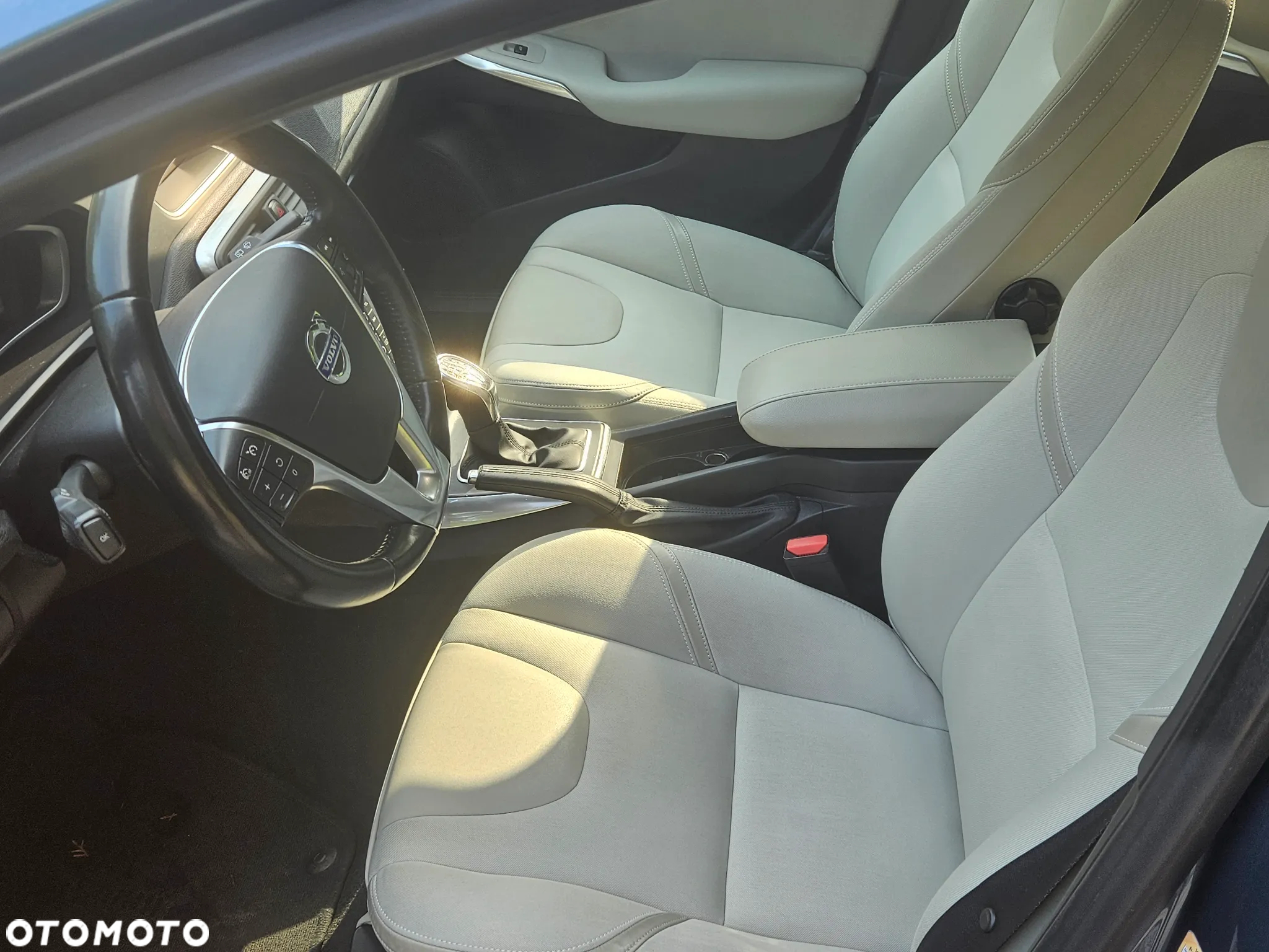 Volvo V40 D3 Momentum - 14