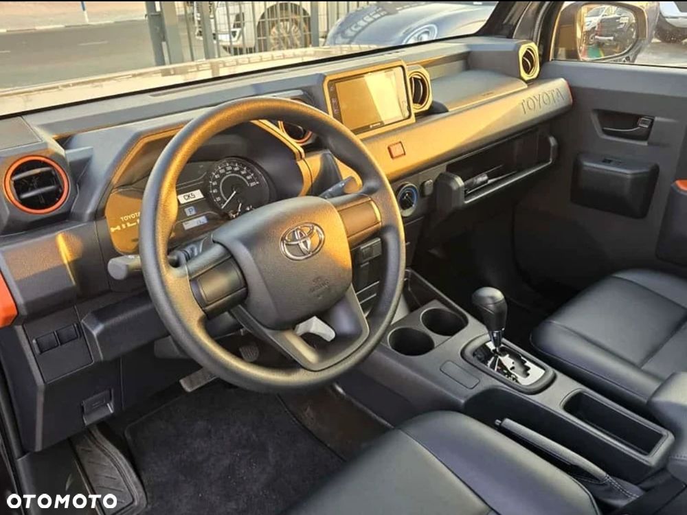 Toyota Hilux - 11