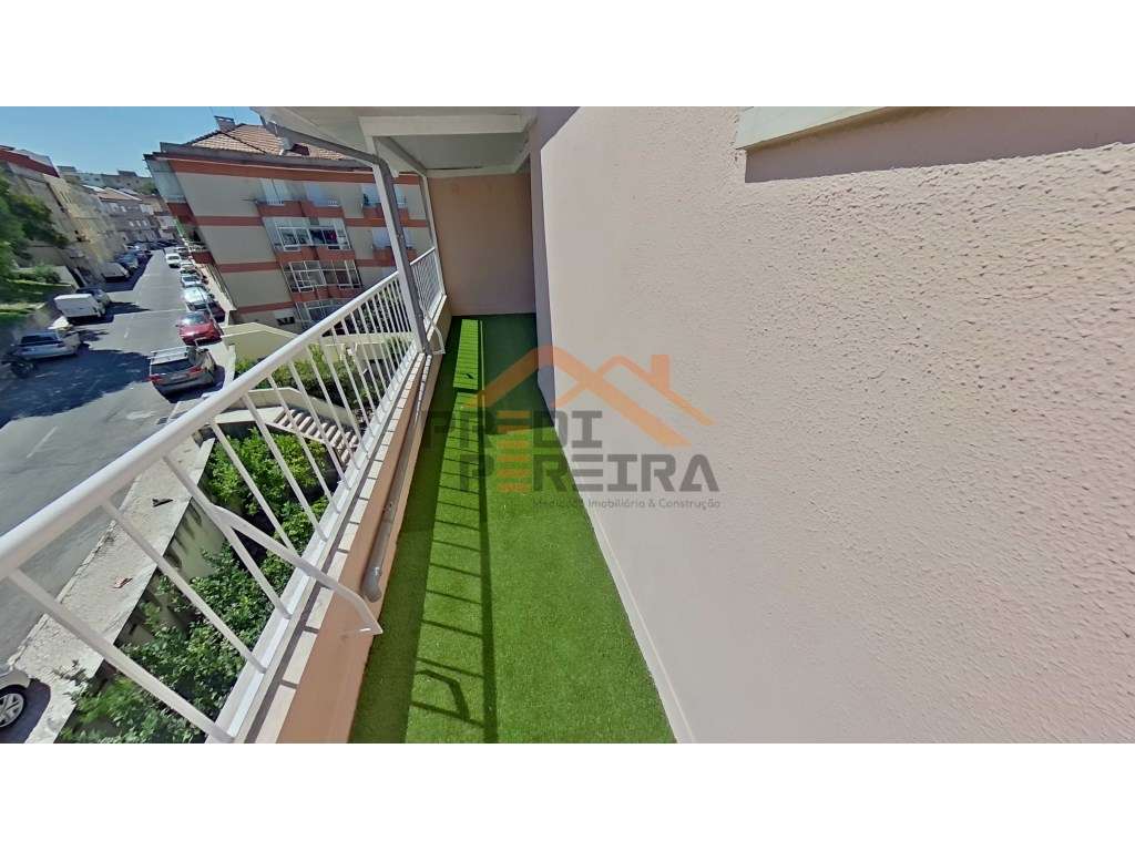 Situado no Pendão, Queluz, T2 remodelado, com varanda. - Grande imagem: 3/25
