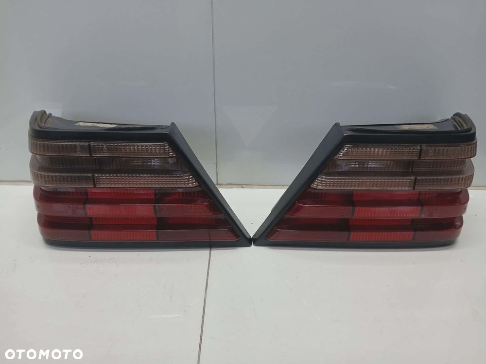 LAMPA LAMPY TYŁ TYLNE PRAWA LEWA KOMPLET MERCEDES E-KLASA W124 SEDAN - 1