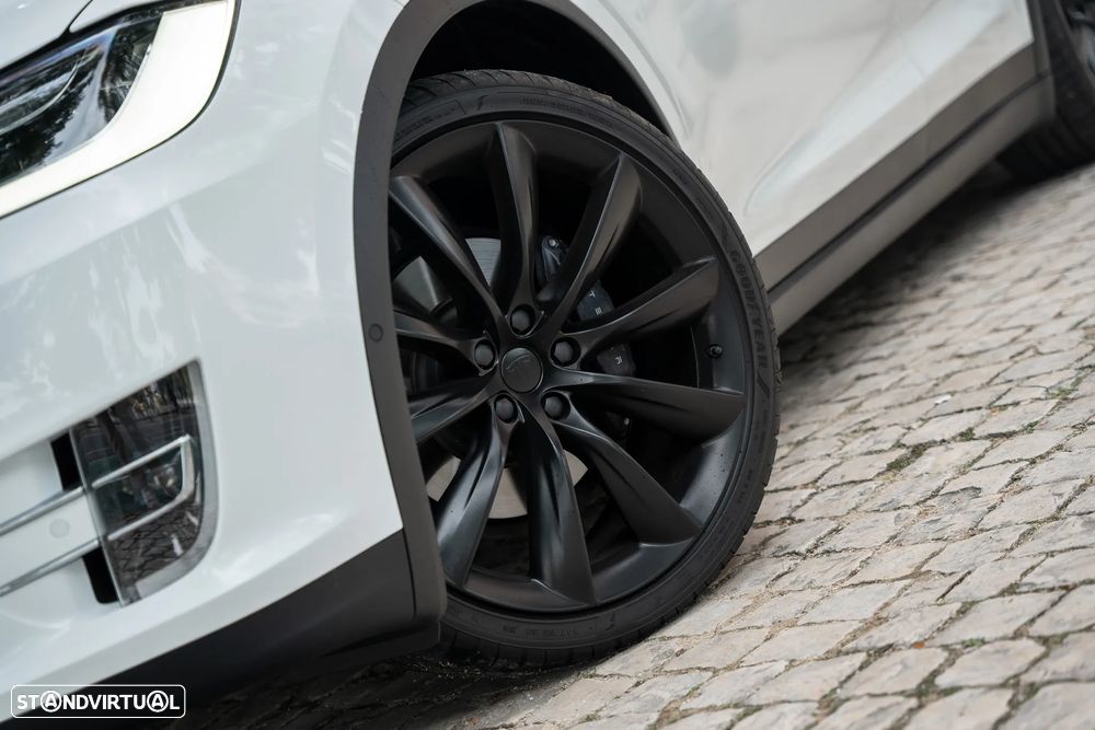 Tesla Model X 100D - 31