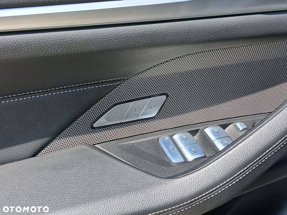 BMW i4 - 15