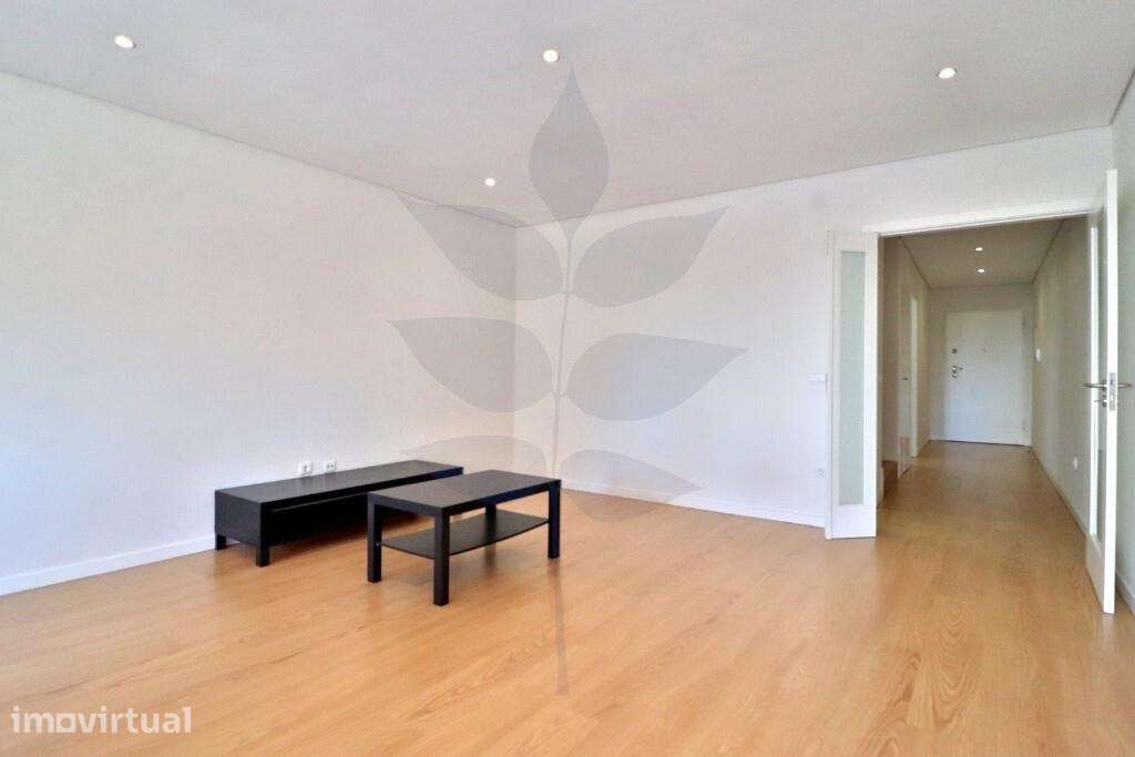 Arrendamento Apartamento T3 Duplex - Semi-Mobilado em Real - Grande imagem: 2/28