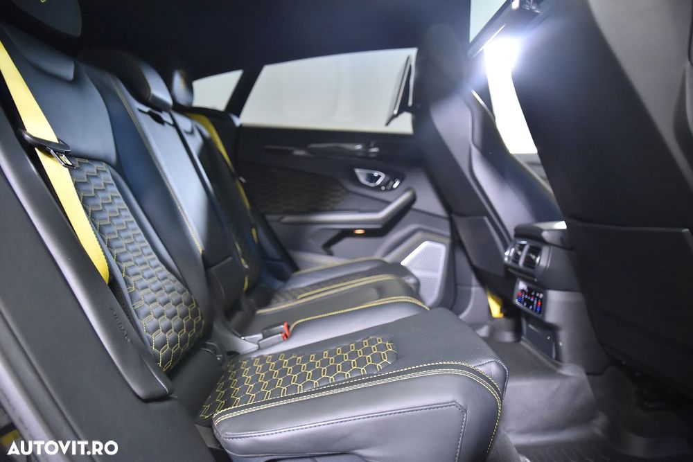 Lamborghini URUS - 12