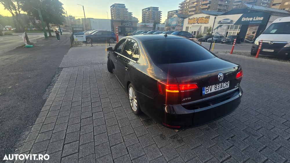 Volkswagen Jetta 2.0 TDI DSG Highline - 6