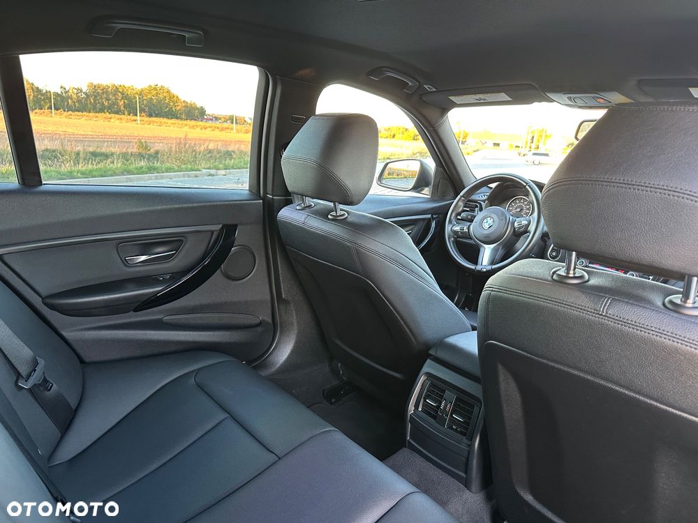BMW Seria 3 320i - 24