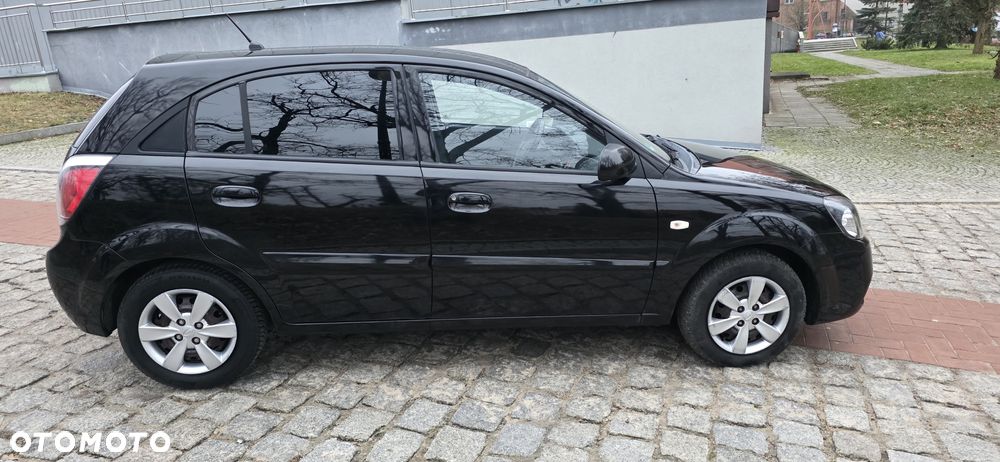 Kia Rio 1.4 Family + - 40