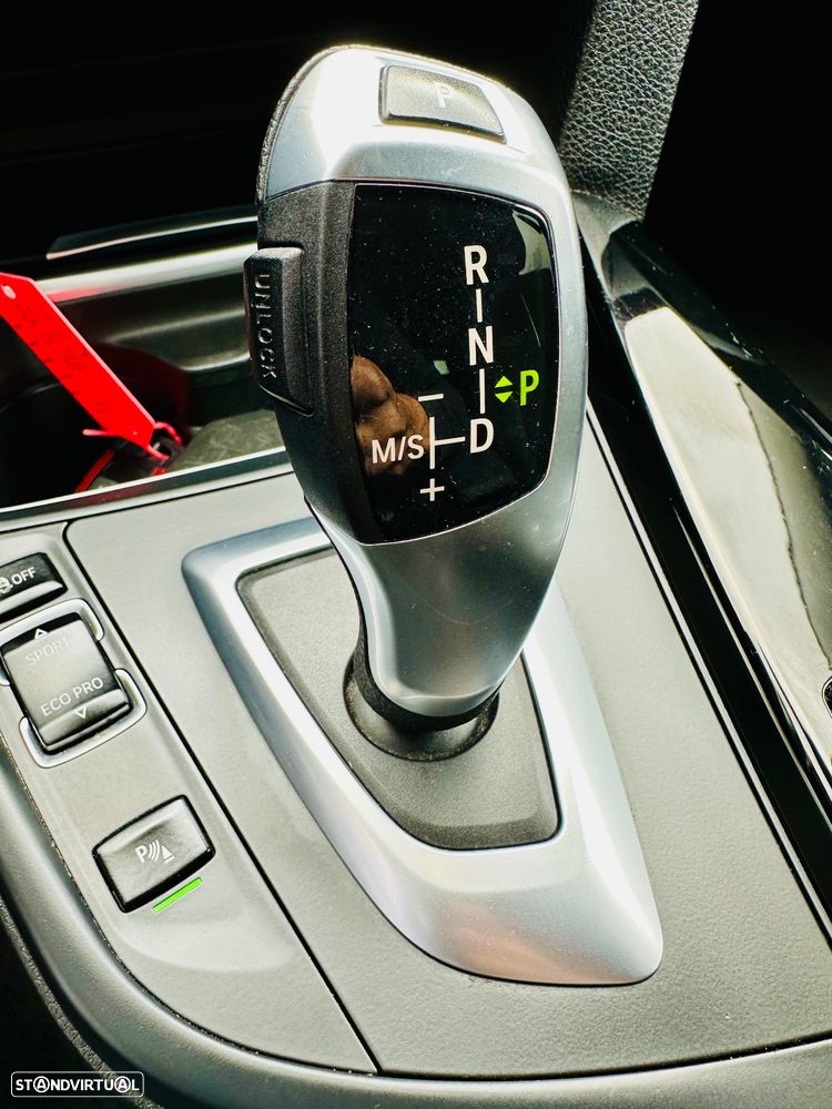 BMW 320 d DPF Touring Aut. Edition Sport - 41