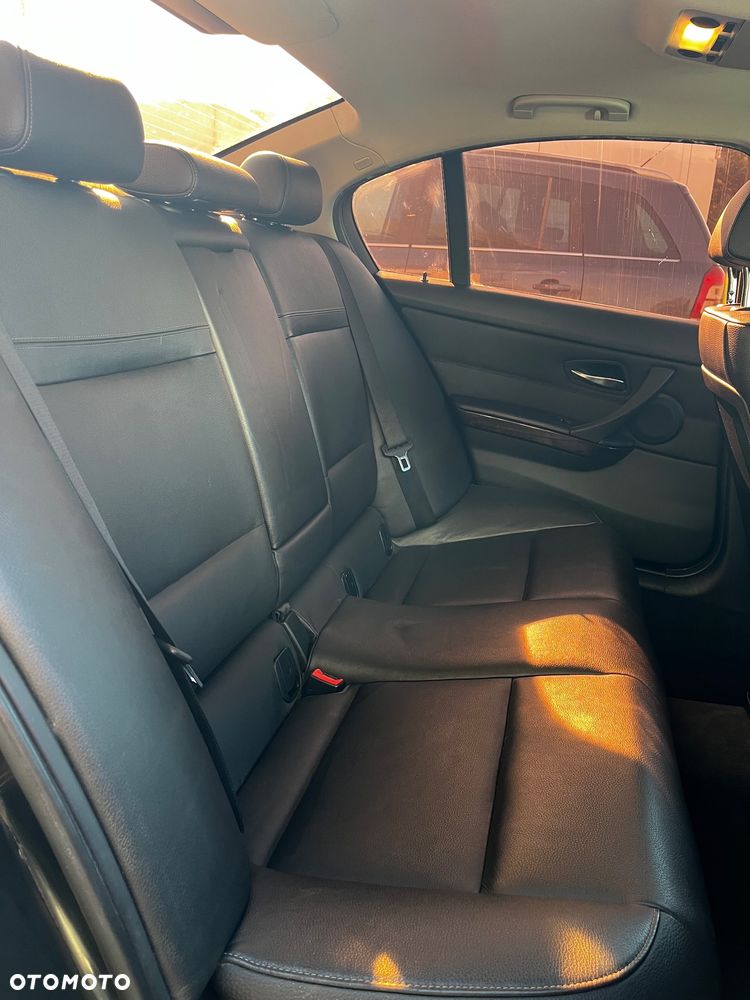 BMW Seria 3 335i Edition Exclusive - 16