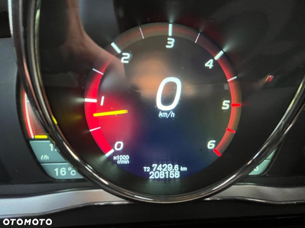 Volvo V60 D4 AWD Geartronic Summum - 8