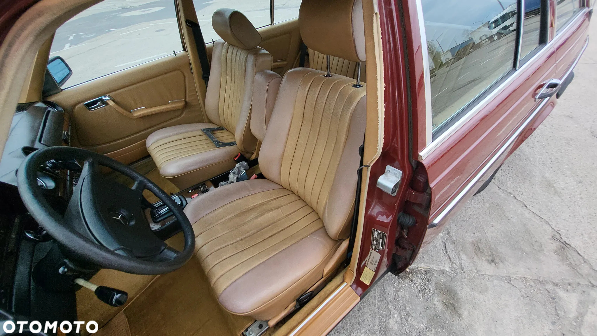 Mercedes-Benz W123 - 17