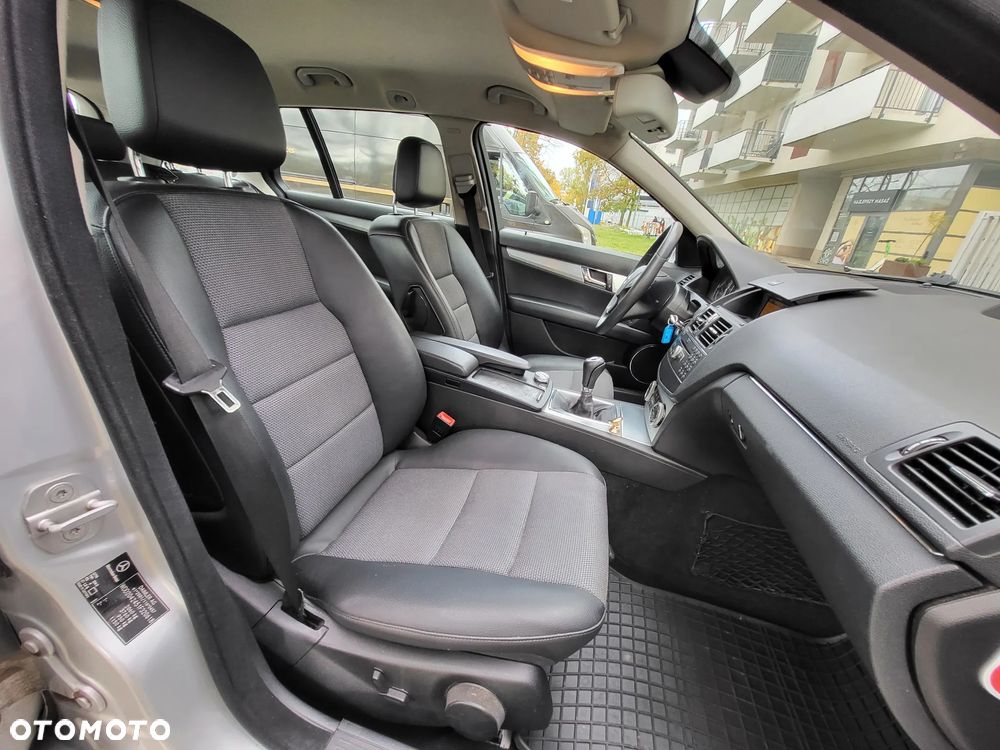 Mercedes-Benz Klasa C 180 K BlueEff Avantgarde - 32