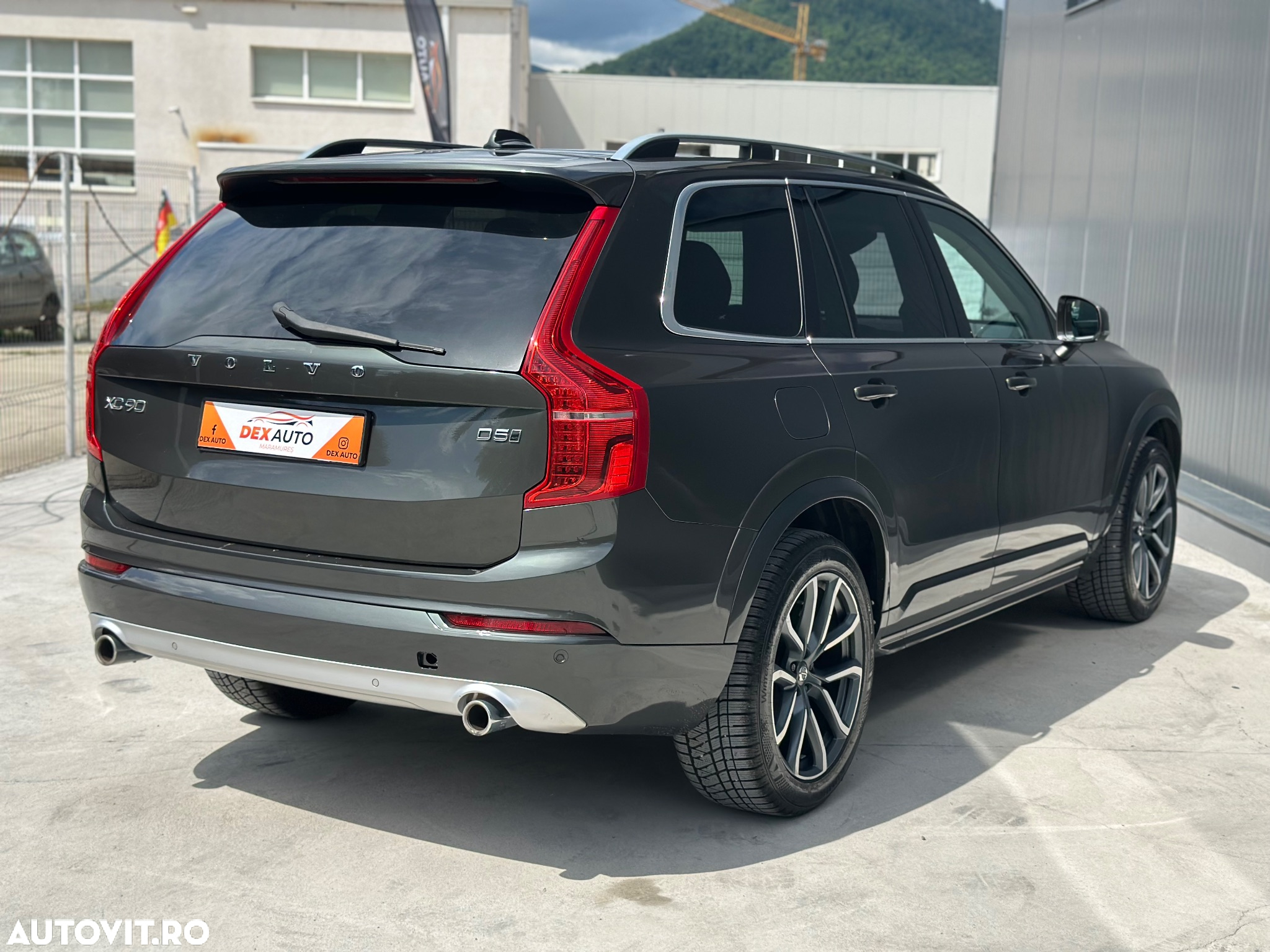 Volvo XC 90 D5 AWD Geartronic Momentum - 4