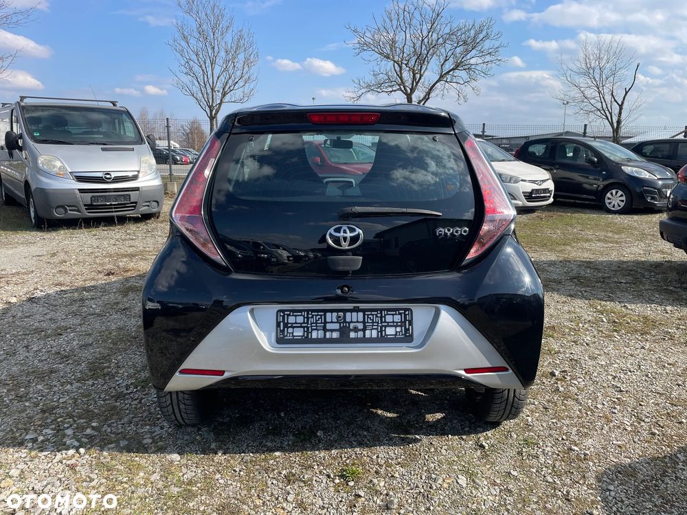 Toyota Aygo x-play - 4