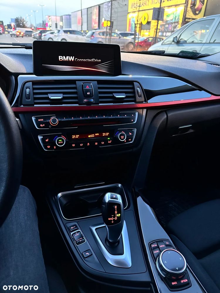 BMW Seria 3 320d Sport Line - 22