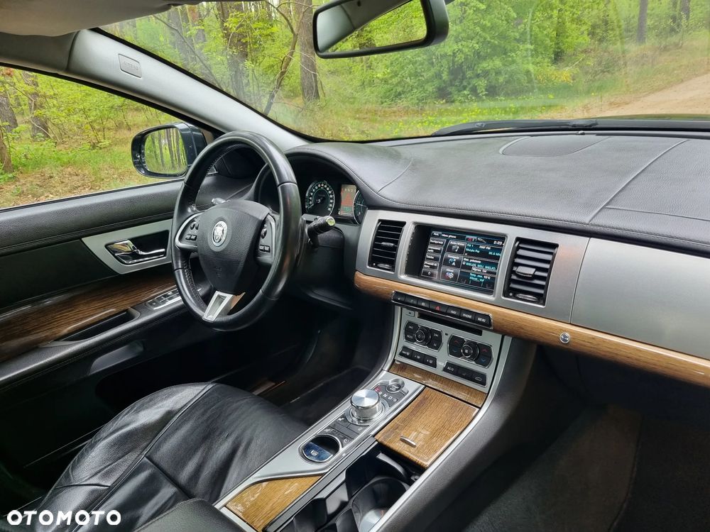 Jaguar XF 3.0 V6 D Premium Luxury - 15